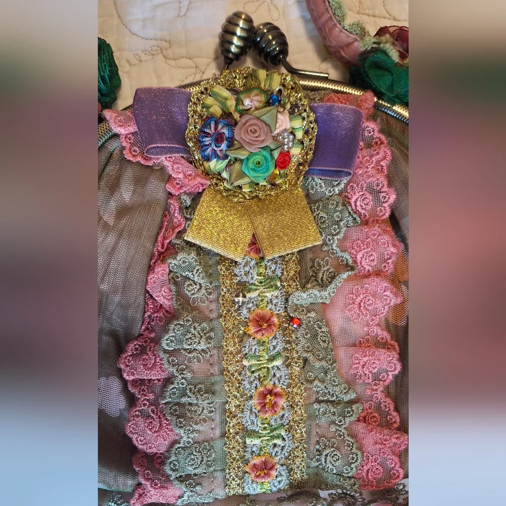 Malina Artisan Style Kiss Clasp Purse - Picture 4 of 9